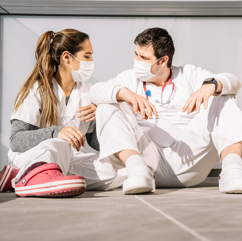 EVA obuv pre zdravotnícky personál: hygiena, pohodlie a moderné technológie