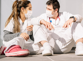 EVA obuv pre zdravotnícky personál: hygiena, pohodlie a moderné technológie