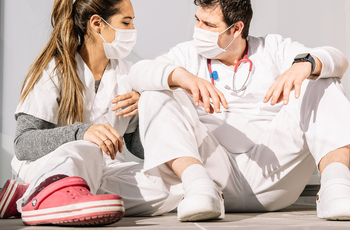 EVA obuv pre zdravotnícky personál: hygiena, pohodlie a moderné technológie